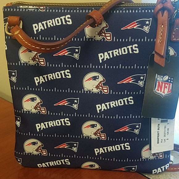 Dooney & Bourke patriots NFL double zip crossbody - Picture 2 of 3